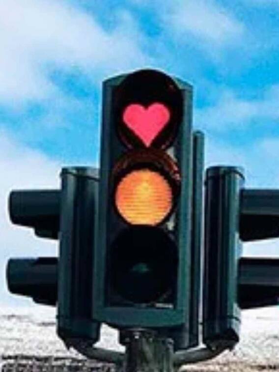 कहां है दिल के आकार वाली ट्रैफिक लाइट