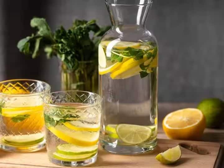 is-lemon-and-hot-water-really-the-health-elixir-people-make-it-out-to-be Health Tips : वजन कमी करण्यासाठी तुम्हीही गरम पाण्यात लिंबू टाकून पिता का? जाणून घ्या यामागचं खरं कारण