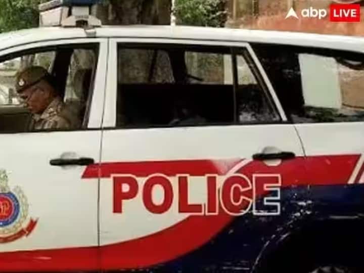 three Delhi Policemen suspended for demanding bribe from Union minister's relatives Delhi Police: केंद्रीय मंत्री के रिश्तेदारों से रिश्वत मांगने के आरोप में 3 पुलिसकर्मी निलंबित, मुख्यालय न छोड़ने का आदेश 