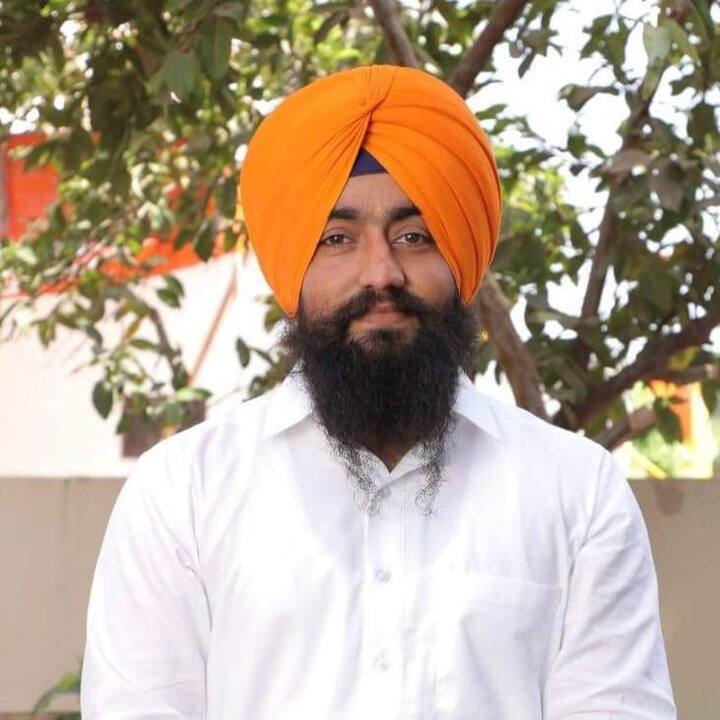 ਸੀਨੀਅਰ ਅਕਾਲੀ ਆਗੂ ਤੇ ਸਟੂਡੈਂਟਸ ਆਰਗੇਨਾਈਜੇਸ਼ਨ ਆਫ਼ ਇੰਡੀਆ (SOI) ਦੇ ਅੰਮ੍ਰਿਤਸਰ ਜ਼ਿਲ੍ਹਾ ਪ੍ਰਧਾਨ ਤੇਜਵੀਰ ਸਿੰਘ ਨੂੰ ਸੀਆਈਏ ਸਟਾਫ ਨੇ ਗ੍ਰਿਫ਼ਤਾਰ ਕੀਤਾ ਹੈ। ਇਸ ਮਗਰੋਂ ਸੋਸ਼ਲ ਮੀਡੀਆ ਉਪਰ ਤੇਜਵੀਰ ਦੀਆਂ ਤਸਵੀਰਾਂ ਵਾਇਰਲ ਹੋ ਰਹੀਆਂ ਹਨ।