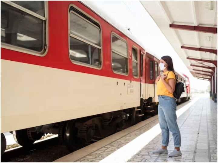 ट्रेन के लिए आम लाइसेंस की तरह परमिशन नहीं मिलती है, बल्कि रेलवे कुछ लोगों को ट्रेन चलाने का अधिकार देता है.