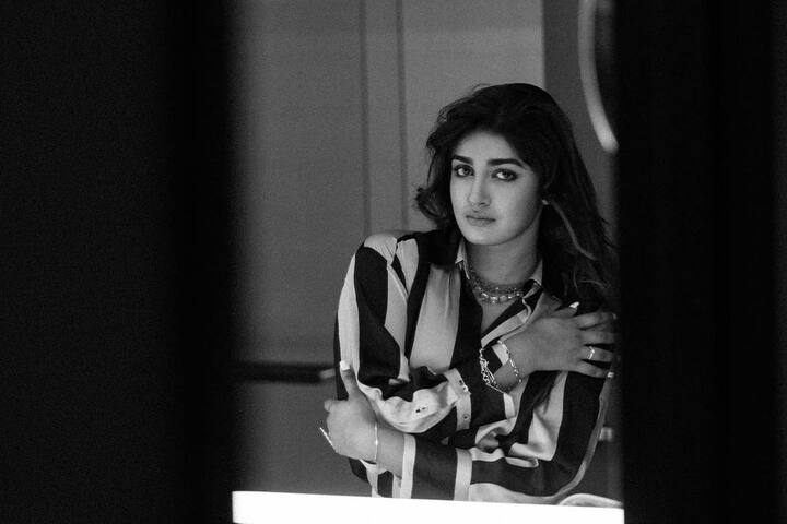 ఆమె షేర్ చేసిన ఫోటోలు నెట్టింట వైరల్ అవుతూ ఉంటాయి.