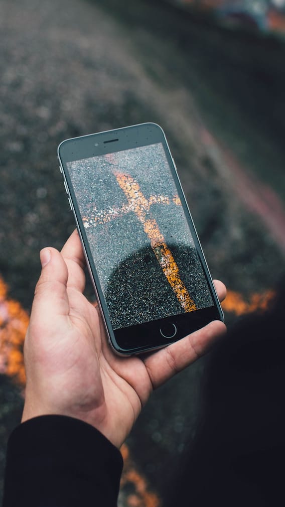 আপনার ফোন গরম হয়ে যাচ্ছে? কেন এরকম হয়?