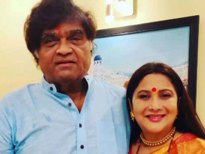 तर अशोक सराफ यांचा चाहता वर्ग मोठा आहे. अशोक सराफ हे त्यांच्या विनोदी शैलीनं आणि अभिनयानं प्रेक्षकांची मनं जिंकत असतात.