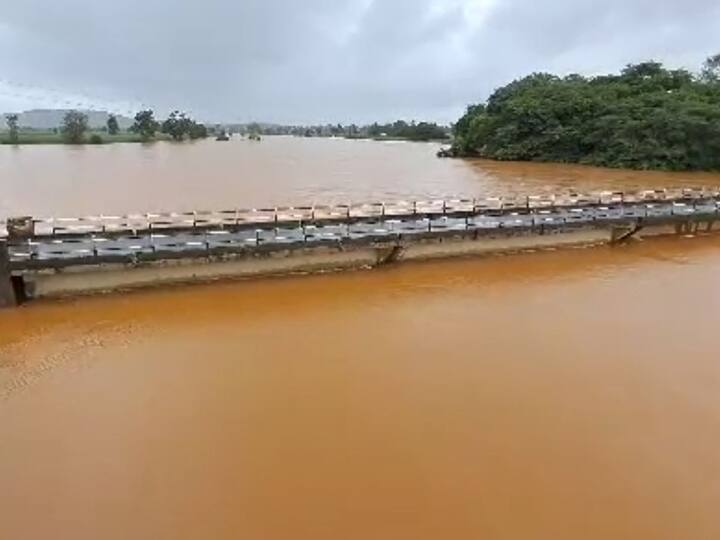 नदीकाठच्या गावातील लोकांना आता जिल्हा प्रशासनाबरोबरच ग्रामपंचायतकडूनही वेळीच स्थलांतरित होण्याचा सूचना दिल्या जात आहेत.