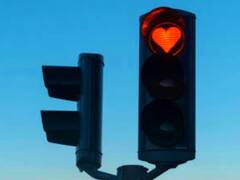 Iceland Traffic Light: दुनिया के इस देश में है दिल के आकार वाली ट्रैफिक लाइट, कारण जानकर हो जाएंगे हैरान, देखें तस्वीरें