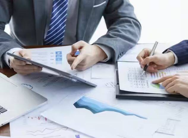 ਸੈਕਸ਼ਨ 80C ਇੱਕ ਮਹੱਤਵਪੂਰਨ ਛੋਟ ਪ੍ਰਦਾਨ ਕਰਦਾ ਹੈ। ਇਸ ਦੇ ਤਹਿਤ ਤੁਹਾਨੂੰ 1.5 ਲੱਖ ਰੁਪਏ ਤੱਕ ਦੀ ਛੋਟ ਮਿਲ ਸਕਦੀ ਹੈ। ਸੈਕਸ਼ਨ 80C ਲਈ, ਤੁਸੀਂ PPF, ELSS, ਸੁਕੰਨਿਆ ਸਮ੍ਰਿਧੀ ਯੋਜਨਾ, ਜੀਵਨ ਬੀਮਾ ਪ੍ਰੀਮੀਅਮ, ਹੋਮ ਲੋਨ, NSC ਅਤੇ ਸੀਨੀਅਰ ਸਿਟੀਜ਼ਨ ਸੇਵਿੰਗ ਸਕੀਮ ਵਿੱਚ ਨਿਵੇਸ਼ ਕਰ ਸਕਦੇ ਹੋ।