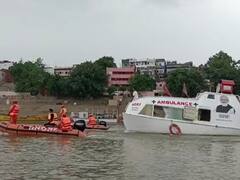 IN Pics: वाराणसी में गंगा के जलस्तर की रफ्तार हुई धीमी, NDRF की टीम कर रही है पेट्रोलिंग