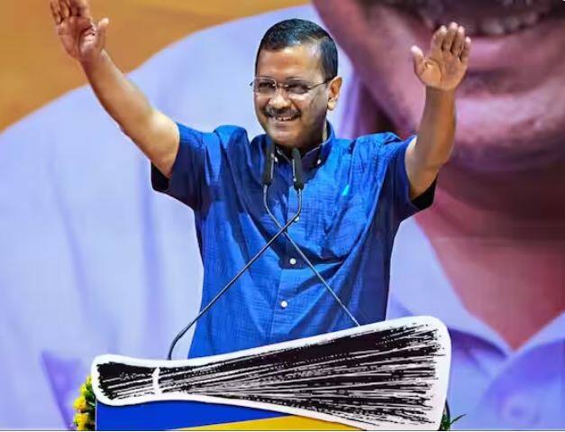 ਦਿੱਲੀ ਦੇ ਮੁੱਖ ਮੰਤਰੀ ਬਣਨ ਤੋਂ ਬਾਅਦ 'ਆਪ' ਕਨਵੀਨਰ ਅਰਵਿੰਦ ਕੇਜਰੀਵਾਲ ਦਾ ਨਾਂ ਵੀ ਪ੍ਰਧਾਨ ਮੰਤਰੀ ਅਹੁਦੇ ਦੀ ਦੌੜ 'ਚ ਸ਼ਾਮਲ ਹੈ। ਸਰਵੇਖਣ ਵਿੱਚ ਉਨ੍ਹਾਂ ਲਈ ਚੰਗੇ ਅੰਕੜੇ ਵੀ ਸਾਹਮਣੇ ਆਏ ਹਨ। 14 ਫੀਸਦੀ ਲੋਕਾਂ ਦਾ ਮੰਨਣਾ ਹੈ ਕਿ ਰਾਹੁਲ ਗਾਂਧੀ ਦੀ ਗੈਰ-ਮੌਜੂਦਗੀ 'ਚ ਉਹ ਪੀਐੱਮ ਮੋਦੀ ਦੇ ਸਾਹਮਣੇ ਪ੍ਰਧਾਨ ਮੰਤਰੀ ਅਹੁਦੇ ਦੇ ਉਮੀਦਵਾਰ ਬਣ ਸਕਦੇ ਹਨ।