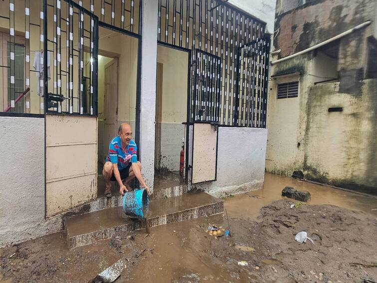 Gujarat Monsoon In the next 3 hours in the state rain will break with thunder in these areas Gujarat Monsoon: રાજ્યમાં આગામી 3 કલાકમાં આ વિસ્તારોમાં ગાજવીજ સાથે તૂટી પડશે વરસાદ
