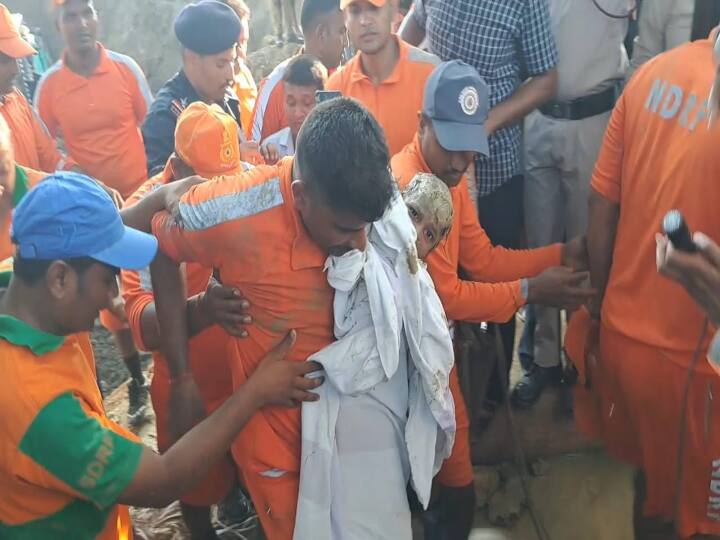 NDRF team rescues child trapped in borewell after eight hours in Nalanda ann Bihar News: नालंदा में आठ घंटे के मशक्कत के बाद NDRF की टीम ने बोरवेल में फंसे बच्चे को निकाला, पूरी तरह से है ठीक