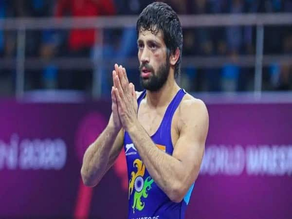 Ravi Dahiya out of Asian Games trials defeated badly by  20-8 Maharashtra's Atish Todkar ओलंपिक चैंपियन रवि दहिया एशियाई खेलों के ट्रायल से हुए बाहर, महाराष्ट्र के आतिश टोडकर ने बुरी तरह हराया