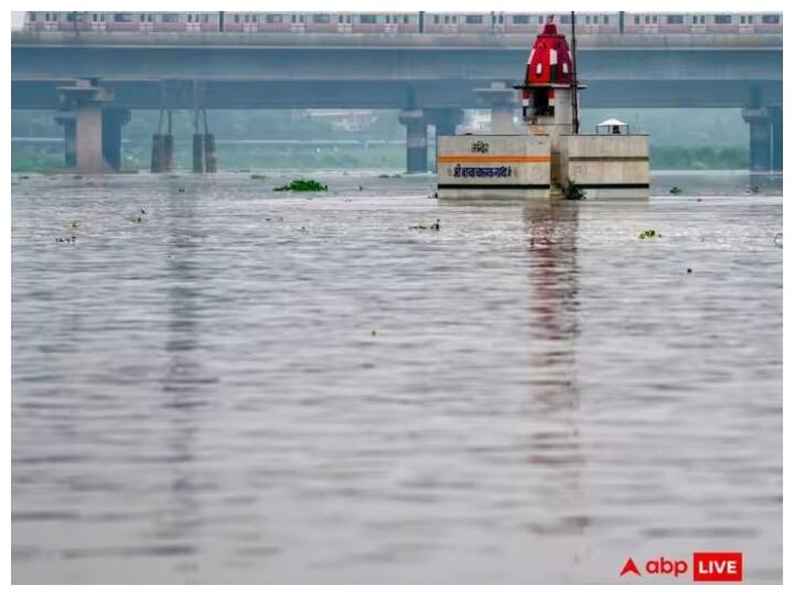 Once again flood threat in Delhi, Yamuna water level reaches near danger mark Delhi Flood: दिल्ली में एक बार फिर बढ़ा 'बाढ़' का खतरा, इस बार ज्यादा हिस्सों तक फैल सकता है पानी