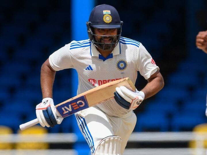 रोहित ने लगातार सबसे ज्यादा डबल डिजिट स्कोर बनाने के मामले में पूर्व श्रीलंकाई खिलाड़ी महेला जयवर्धने को पीछे छोड़ दिया. जयवर्धने ने टेस्ट में लगातार 29 बार यह कमाल किया था. लेकिन रोहित 30 बार डबल डिजिट स्कोर बनाकर पहले नंबर पर पहुंच गए हैं.