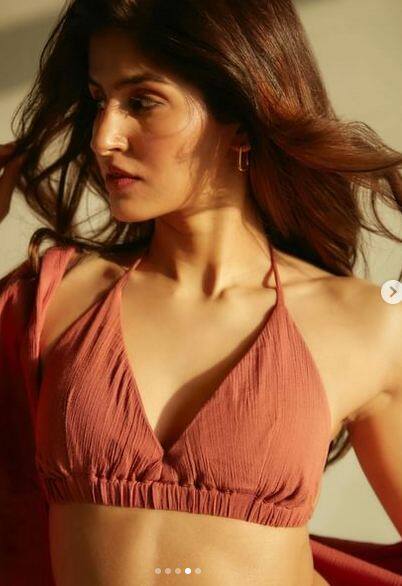 ਅਦਾਕਾਰਾ ਸਾਕਸ਼ੀ ਮਲਿਕ ਦੇ ਵੀ ਸੋਸ਼ਲ ਮੀਡੀਆ 'ਤੇ ਕਾਫੀ ਫਾਲੋਅਰਸ ਹਨ। ਇੰਸਟਾਗ੍ਰਾਮ 'ਤੇ ਉਸ ਦੇ 7 ਮਿਲੀਅਨ ਪ੍ਰਸ਼ੰਸਕ ਹਨ।