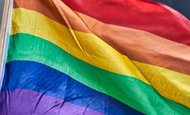 কিন্তু তার পরেও বিষয়টি নিয়ে গড়িমসি চলেছে। আদালতের নির্দেশ সত্ত্বেও সমলিঙ্গের মানুষের জন্য বিবাহ আইন তৈরি করে উঠতে পারেনি নেপাল সরকার। ফলে দফায় দফায় শুনানি চলে আসছিল। এ বছর মার্চ মাসেই জার্মানিতে বিবাহবন্ধন আবদ্ধ হওয়া দুই সমলিঙ্গের দম্পতিকে আইনি বৈধতা প্রদানের নির্দেশ দেয় আদালত।