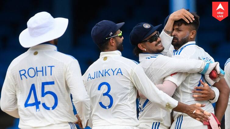 Ind vs WI 2nd Test: Mukesh Kumar still cant believe that he had his test debut for India, shares feeling with Mohammed Siraj Mukesh Kumar: যাদের খেলা টিভিতে দেখতাম, তারাই আলিঙ্গন করছে! ঘোর কাটছে না মুকেশের