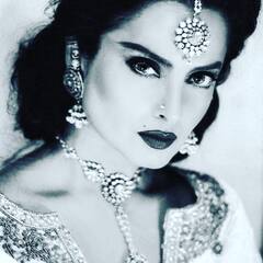 Throwback Bollywood: जब इंडस्ट्री के दिग्गज सितारे ने रेखा को कहा था ‘टाइम पास’, फूट-फूटकर रोई थीं एक्ट्रेस