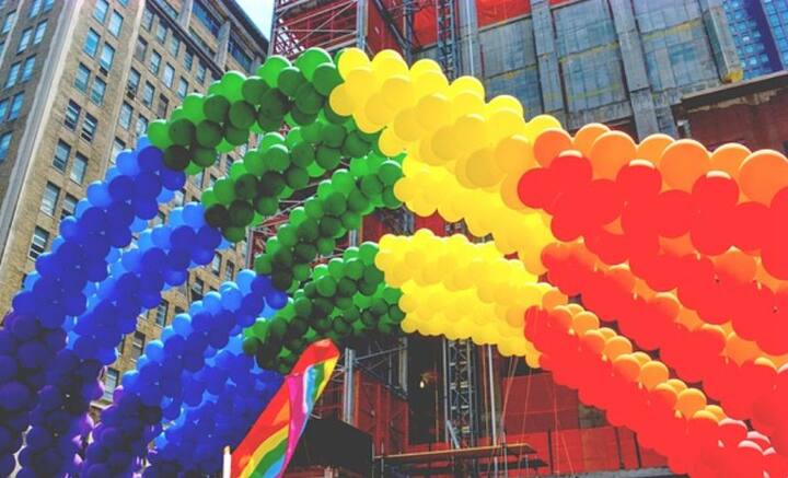 নেপালে সমলিঙ্গের বিবাহকে স্বীকৃতিদানের দাবি জানিয়ে লড়াই করে আসছিলেন সে দেশের ‘ডায়মন্ড সোসাইটি গে রাইটস অর্গানাইজেশন’-এর সদস্য পিঙ্কি গুরুং। সংবাদ সংস্থা রয়টার্স-কে দেওয়া সাক্ষাৎকারে তিনি বলেন, ‘‘ঐতিহাসিক রায় দিয়েছে সুপ্রিম কোর্ট।’’