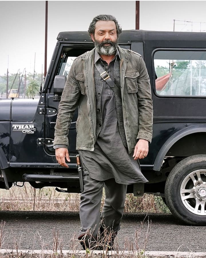 अपनी पहली ही फिल्म बरसात के लिए बॉबी को फिल्मफेयर बेस्ट डेब्यू अवॉर्ड हासिल करने वाले बॉबी एक वक्त पर गिरते करियर ग्राफ की वजह से डिप्रेशन तक के शिकार हो गए थे. हालांकि बॉबी की पत्नी पूजा हमेशा उनके साथ खड़ी रहीं और वो एक बार फिर इंडस्ट्री में धमाल मचाते नजर आ रहे हैं.