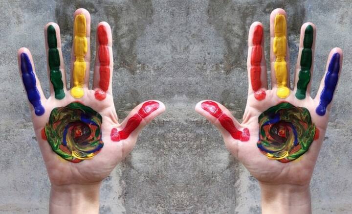 তবে এবার আর আইন তৈরির অপেক্ষায় বসে না থেকে, সমলিঙ্গের বিবাহকে স্বীকৃতি দিল আদালত। শুধুমাত্র নারী-পুরুষের বিবাহকে স্বীকৃতি দেওয়া দেওয়ানি বিধিতে সেই মতো সংশোধন ঘটাতে বলা হয়েছে।