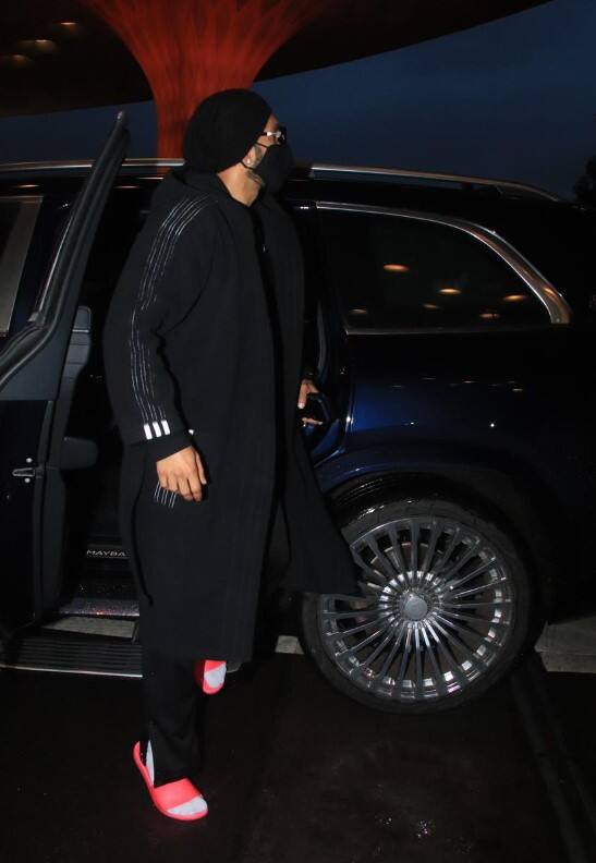 वहीं दीपिका के एयरपोर्ट पर पहुंचने के कुछ देर बाद रणवीर सिंह और आलिया भट्ट भी एयरपोर्ट पहुंचे थे.