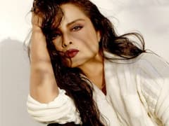 Throwback Bollywood: जब इंडस्ट्री के दिग्गज सितारे ने रेखा को कहा था ‘टाइम पास’, फूट-फूटकर रोई थीं एक्ट्रेस