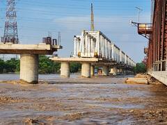 Yamuna Water Level: दिल्ली पर फिर मंडराया बाढ़ का खतरा! बढ़ा यमुना का जलस्तर, देखें खास तस्वीरें