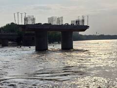 Yamuna Water Level: दिल्ली पर फिर मंडराया बाढ़ का खतरा! बढ़ा यमुना का जलस्तर, देखें खास तस्वीरें