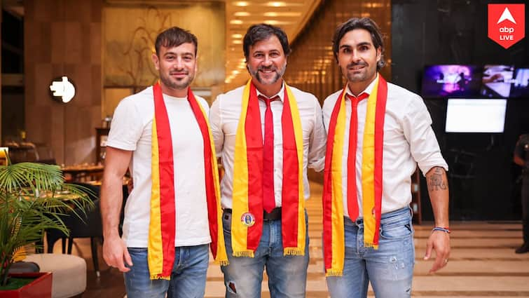 East Bengal New Head Coach Carles Cuadrat arrived at Kolkata, supporters welcome with songs and slogans East Bengal: গভীর রাতে সমর্থকদের গান, লাল-হলুদ আবির, কলকাতায় পা রেখে উচ্ছ্বসিত ইস্টবেঙ্গলের নতুন হেডস্যর