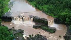 Photos: વરસાદના કારણે ડાંગ જિલ્લામાં આવેલો ગીરા ધોધ સોળે કળાએ ખીલી ઉઠ્યો,  લોકો ઉમટી પડ્યા