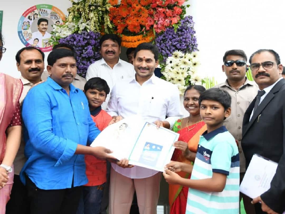 AP CM Jagan Fires on Chandrababu And Pawan Kalyan At Venkatapalem Public Meeting AP CM Jagan: పేదలకు ఇళ్లు రాకుండా బాబు అండ్ బ్యాచ్ చాలానే ప్రయత్నాలు చేసింది: ఏపీ సీఎం జగన్ 