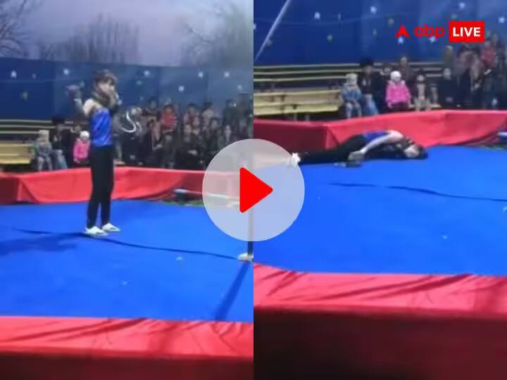 man showing stunt by wrapping poisonous cobra snake video viral Viral Video: ਅਜਗਰ ਨਾਲ ਖੇਡ ਰਿਹਾ ਸੀ ਸ਼ਖਸ...ਫਿਰ ਜੋ ਹੋਇਆ ਉਹ ਦੇਖ ਕੇ ਸਭ ਹੈਰਾਨ ਰਹਿ ਗਏ, ਵੀਡੀਓ ਵਾਇਰਲ