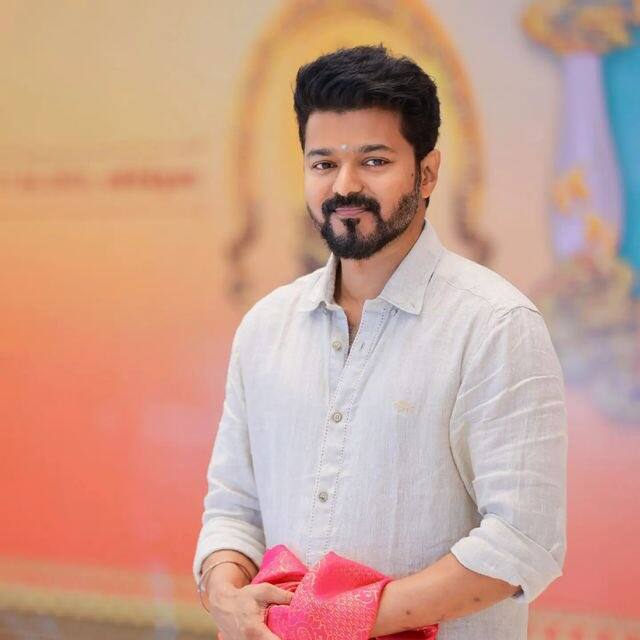 இப்படி அடுத்தடுத்து தொடர்ந்து பிஸியாக படங்களில் நடித்து வரும் நடிகர் விஜய் வெகேஷனுக்காக வெளிநாட்டிற்கு செல்லவுள்ளார் என தகவல் வெளியாகியுள்ளது.