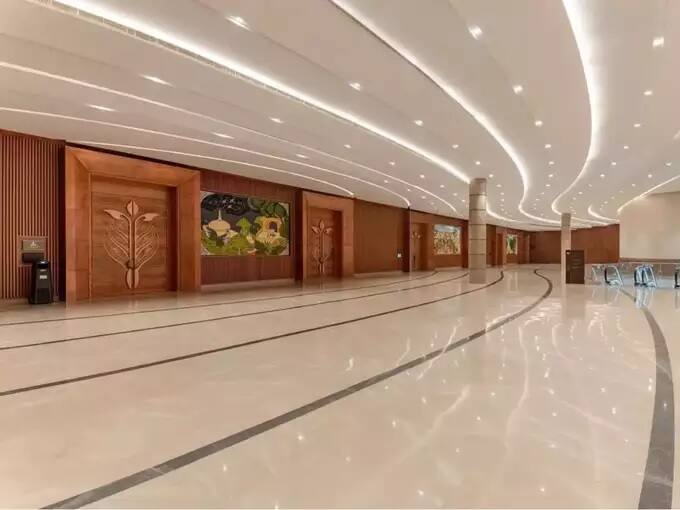 અત્યાર સુધી દિલ્હીનું વિજ્ઞાન ભવન એકમાત્ર એવું સ્થળ હતું જ્યાં મોટી સભાઓ થતી હતી. તે 1956 માં બનાવવામાં આવ્યું હતું. અને તે આગામી બે દાયકામાં વિશ્વની ત્રીજી સૌથી મોટી અર્થવ્યવસ્થા તરીકે ઉભરી રહેલા ભારતની ભાવિ જરૂરિયાતોને પૂરી કરી શકશે નહીં.