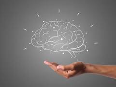 बुढ़ापे तक मेंटल हेल्थ बनी रहेगी सही...बस आज ही से छोड़ दें ये 6 गलत आदतें