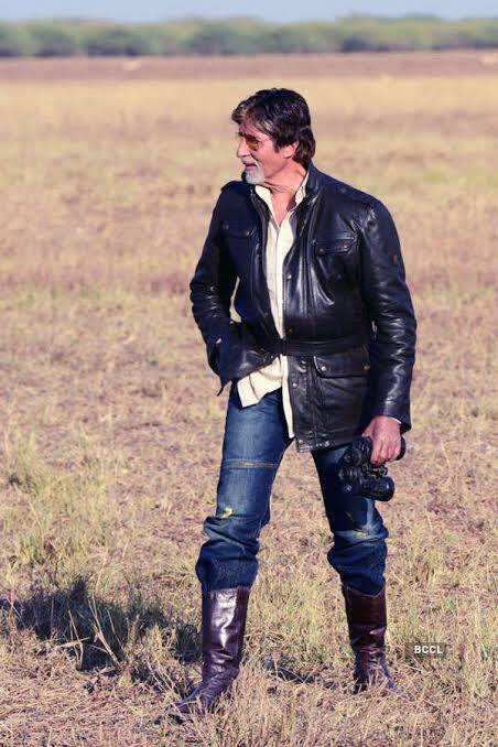 हालांकि फिर अमिताभ की किस्मत चमकी और उन्होंने फिर पर्दे पर राज करना शुरू कर दिया. इसके साथ ही वो टीवी शो ‘कौन बनेगा करोड़पति’ के भी हिस्सा बने. इस शो ने उन्हें वापस फर्श से अर्श पर पहुंचा दिया था.
