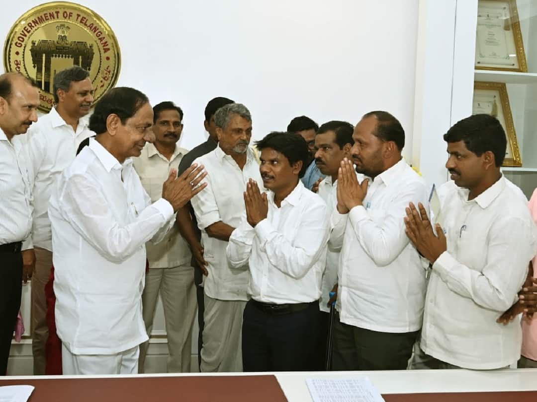 CM KCR Regularises all VRAs as govt employees, orders released VRA In Telangana: వీఆర్‌ఏలకు సీఎం గుడ్‌న్యూస్! ప్రభుత్వ ఉద్యోగులుగా గుర్తింపు, జీవో విడుదల