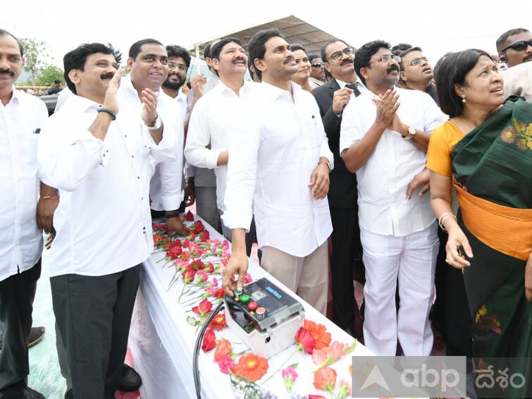 AP CM YS Jagan Mohan Reddy Laid Stone on 50 Thousand Construction Houses in CRDA Amaravati CRDA Amaravati: సీఆర్డీఏ పరిధిలోని ఇళ్ల నిర్మాణానికి సీఎం శంకుస్థాపన - పెద్దఎత్తున హాజరైన ప్రజలు