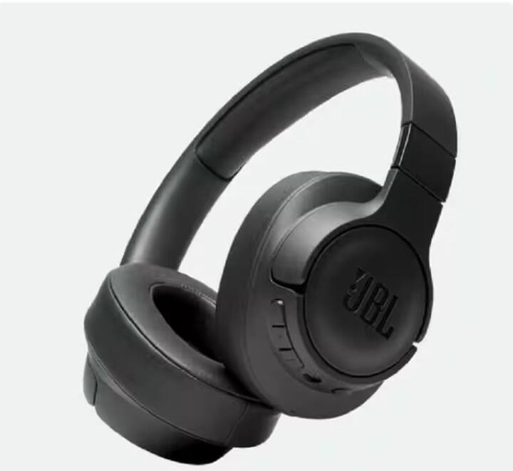 JBL Tune 710BT: ਇੱਕ ਮਸ਼ਹੂਰ ਸਾਊਂਡ ਟੈਕਨਾਲੋਜੀ ਕੰਪਨੀ JBL ਦਾ ਇਹ ਵਾਇਰਲੈੱਸ ਹੈੱਡਫੋਨ ਇੱਕ ਵਧੀਆ ਵਿਕਲਪ ਹੋ ਸਕਦਾ ਹੈ। ਅਮੇਜ਼ਨ 'ਤੇ ਇਸ ਦੀ ਕੀਮਤ ਫਿਲਹਾਲ 4,499 ਰੁਪਏ ਹੈ। ਸ਼ਾਨਦਾਰ ਸਾਊਂਡ ਕੁਆਲਿਟੀ ਵਾਲੇ ਇਸ ਹੈੱਡਫੋਨ 'ਚ 50 ਘੰਟੇ ਦਾ ਖੇਡਣ ਦਾ ਸਮਾਂ, ਤੇਜ਼ ਚਾਰਜਿੰਗ ਤਕਨੀਕ, ਬਲੂਟੁੱਥ 5.0 ਕਨੈਕਟੀਵਿਟੀ ਸਮੇਤ ਕਈ ਫੀਚਰਸ ਮਿਲਣਗੇ।