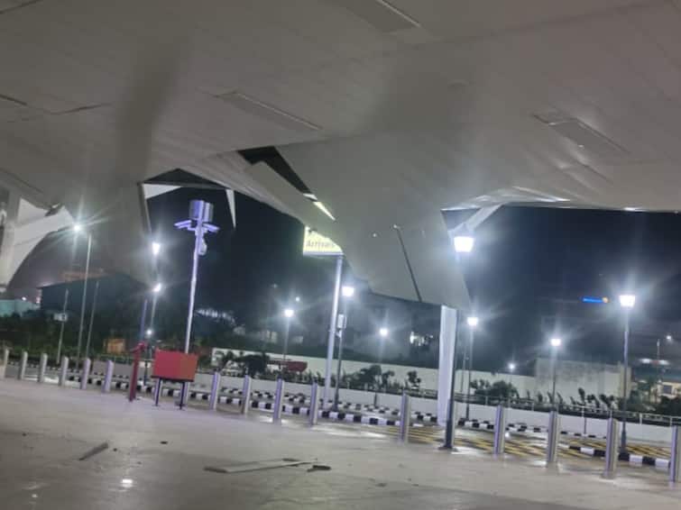 Congress attack PM Modi New India Ceiling Port Blair Airport Gets Loose Jairam Ramesh twitter detail marathi news Port Blair Airport : पंतप्रधान मोदी यांनी उद्घाटन केलेल्या पोर्ट ब्लेअर विमानतळाच्या छताचा काही भाग कोसळला, जयराम रमेश यांचा मोदी सरकारवर निशाणा