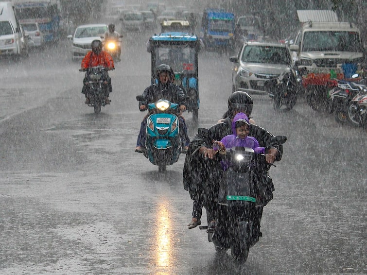 AP disaster management says heavy to very heavy rain warnings to andhra pradesh AP Weather:ఏపీ వ్యాప్తంగా భారీ నుంచి అతి భారీ వర్షాలు - విపత్తు నిర్వహణ సంస్థ హెచ్చరిక