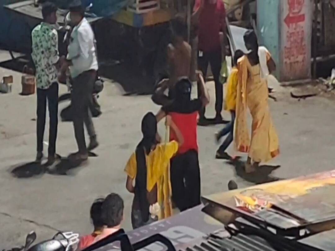 Crime: திருநங்கையிடம் பணம் கேட்டு போதை ஆசாமி தொந்தரவு; கட்டையால்  பொளந்து கட்டிய  திருநங்கைகள்