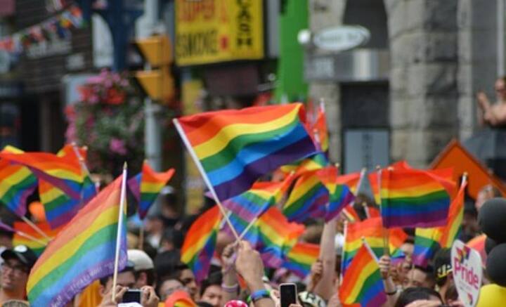 হিন্দু সংখ্যাগরিষ্ঠের দেশ নেপাল। উপমহাদেশের অন্য দেশগুলির মতো, সেখানেও সমাজ ব্যবস্থা রক্ষণশীল। কিন্তু গত দু’দশক ধরে সমলিঙ্গের সম্পর্ককে বৈধতা প্রদানের দাবি ক্রমশ জোরাল হয়েছে সেখানে।