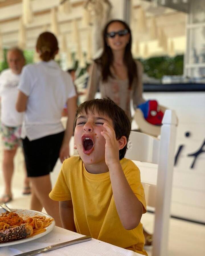 In one of the pictures, Kareena's son Taimur’s face can be seen smeared with pasta. (Image: Instagram/@kareenakapoorkhan)
