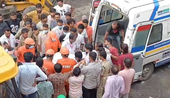 Junagadh: જૂનાગઢમા ઇમારત ધરાશાયી , 4 લોકોના મૃતદેહ મળ્યા