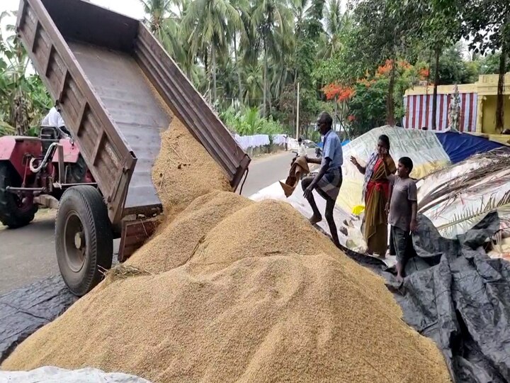 கமிஷன் கேட்கும் திமுக பிரமுகர்..?  நெல் கொள்முதல் நிலையத்தை திறக்க விடாமல் தடுப்பதாக விவசாயிகள் புகார்