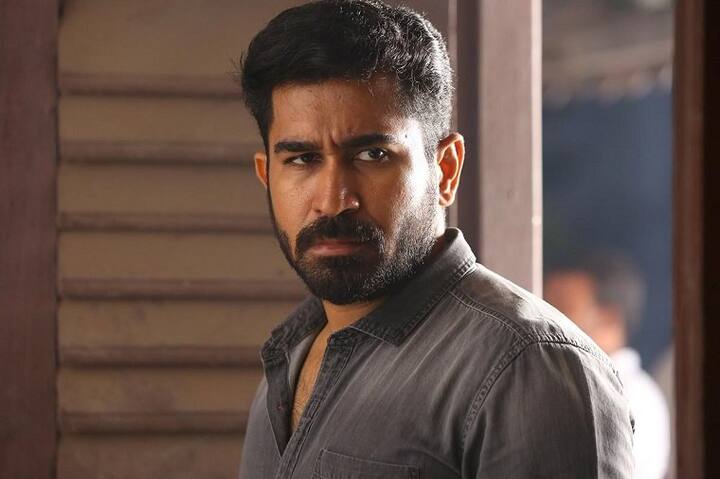 பிறகு டிஷ்யூம், நான் அவன் இல்லை போன்ற படங்களுக்கு இசையமைத்த விஜய் ஆண்டனிக்கு திருப்பு முனையாக அமைந்தது ‘காதலில் விழுந்தேன்’படம்