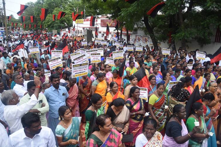DMK, Marxist protest in Thanjavur to condemn violent incidents in Manipur TNN மணிப்பூர் வன்முறை சம்பவங்களை கண்டித்து தஞ்சாவூரில் திமுக, மார்க்சிஸ்ட் ஆர்ப்பாட்டம்