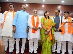 UP Politics: लोकसभा चुनाव से पहले विपक्ष को झटका, इन बड़े नेताओं ने थामा बीजेपी का दामन, देखें लिस्ट